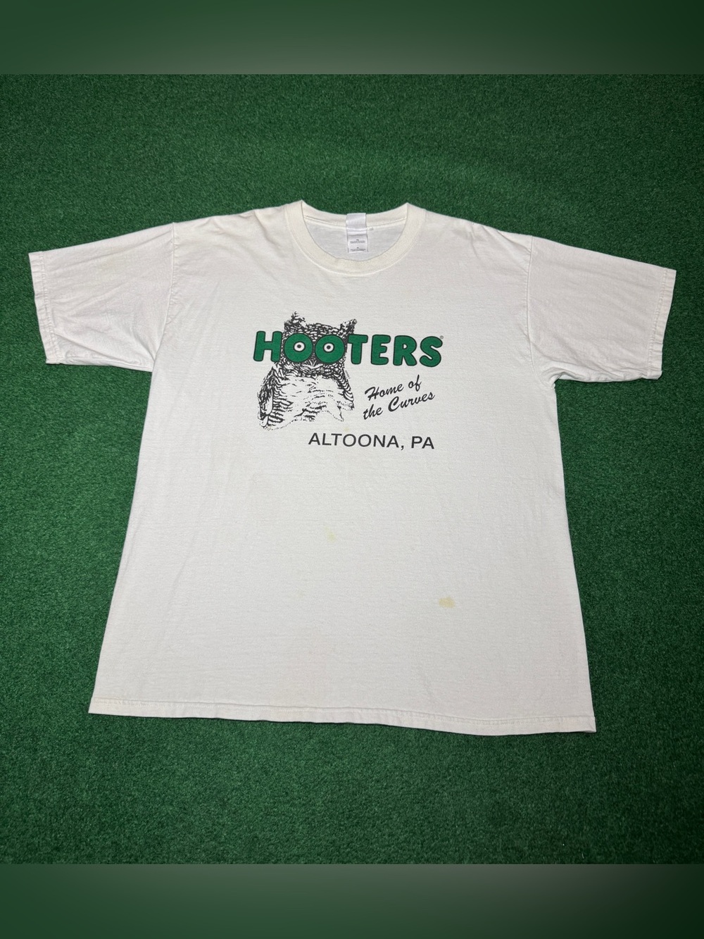 Hooters Home Of The Curves T Shirt XL Altoona Pa Vintage 90s Y2K Retro